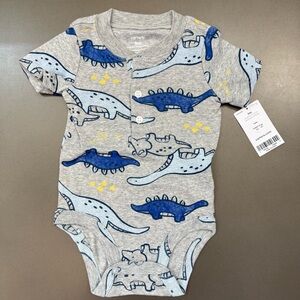 3/$10 🛒🛍️ Carter's Gray and Blue Dinosaur Bodysuit - Size 9m